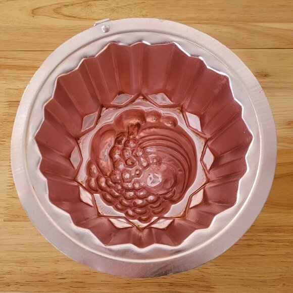 Vintage Aluminum Mold - Picture 4 of 4